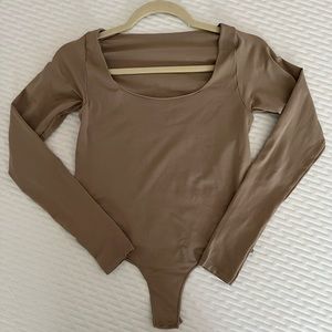 Skims Essential Long Sleeve Scoop Neck Bodysuit